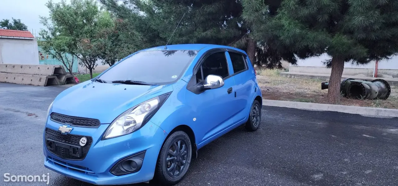 Chevrolet Spark 2014 · 1.0 AT