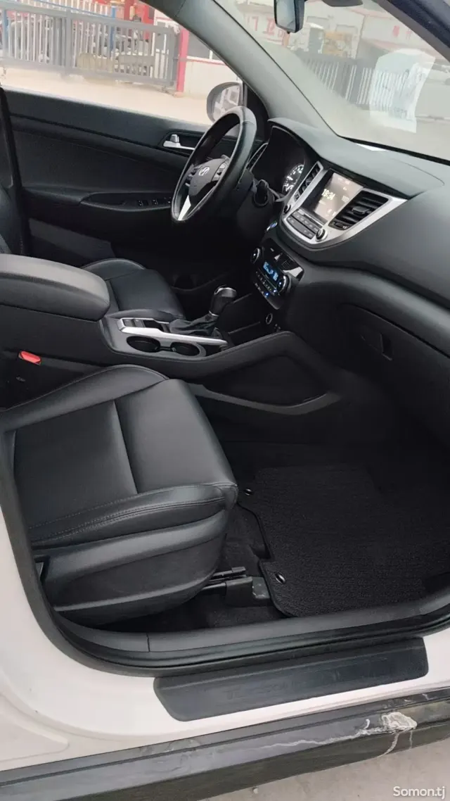 Hyundai Tucson 2016 · 1.6 AT