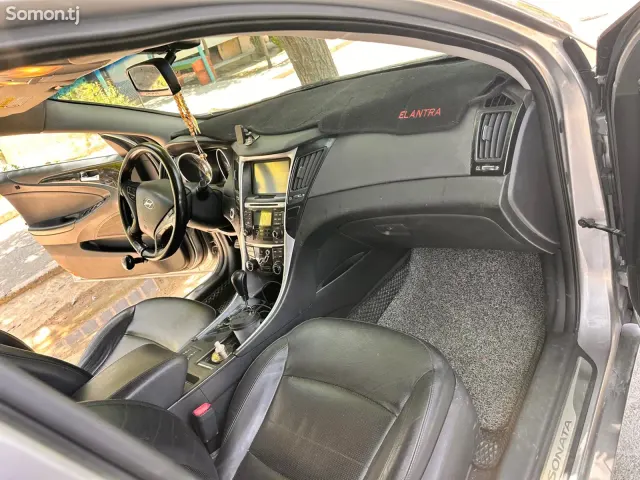 Hyundai Elantra 2010 · 2.0 AT