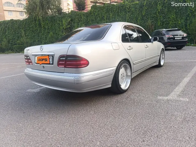 Mercedes-Benz E class 2001 · 3.2 AT