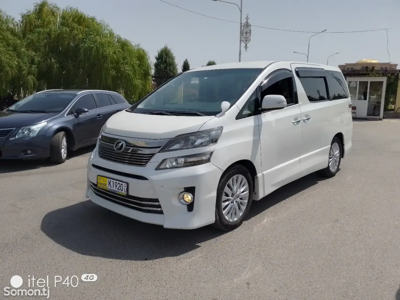 Toyota Vellfire 2014 · 2.4 CVT