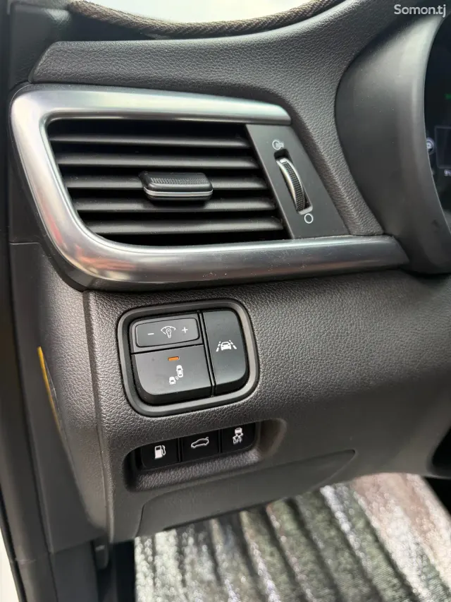 Kia K5 2016 · 2.0 AT