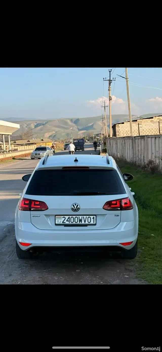 Volkswagen Golf 2015 · 1.8 MT