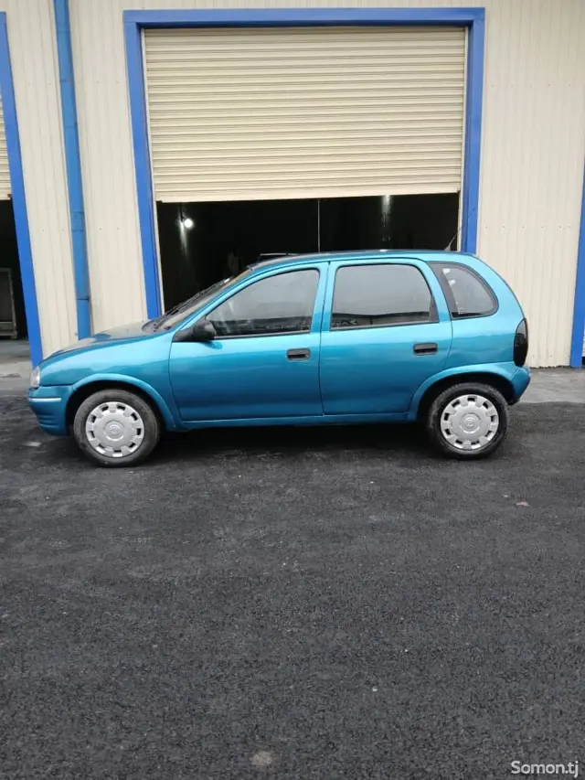 Opel Corsa 1994 · 1.6 MT