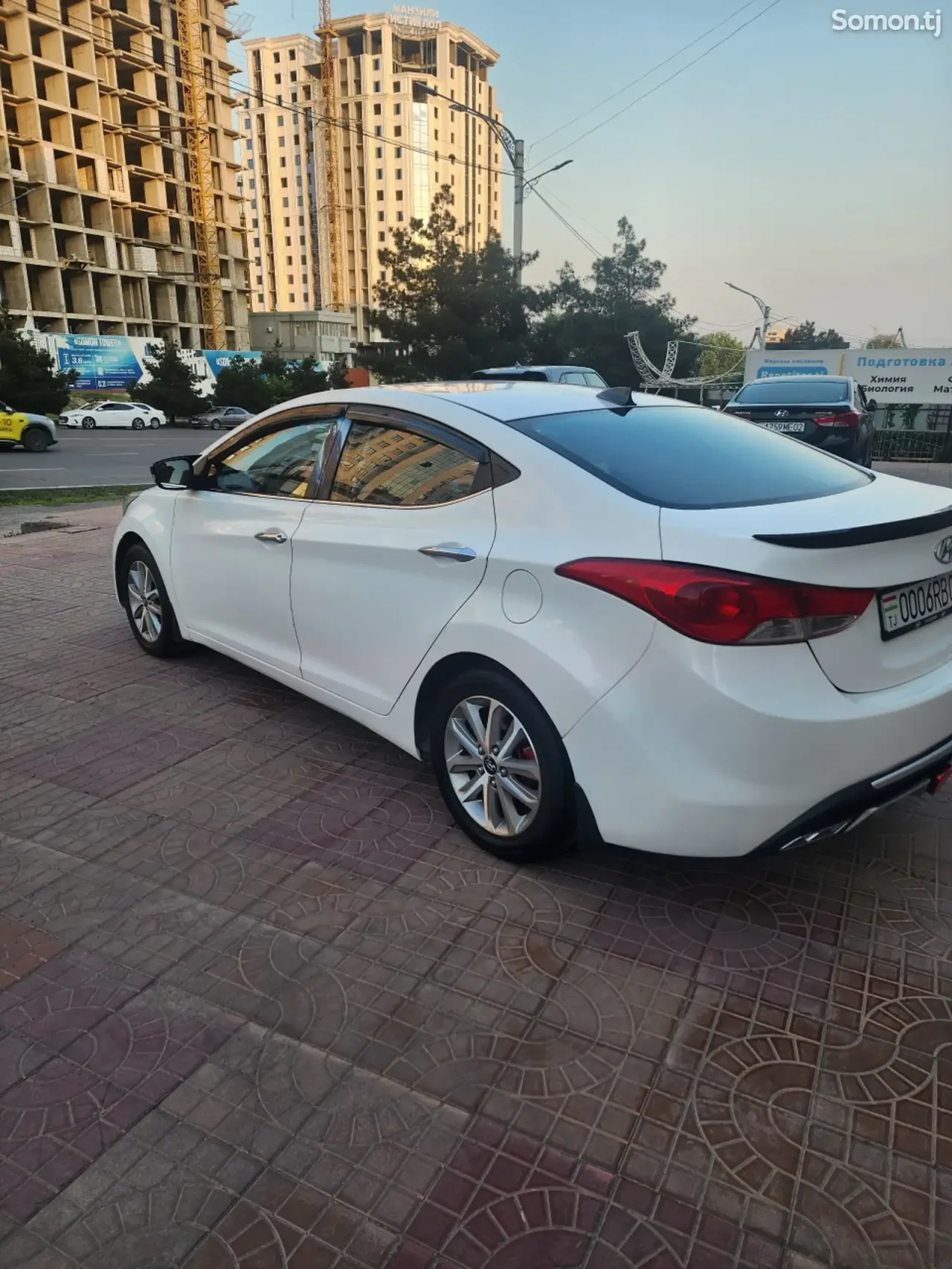 Hyundai Elantra 2012 · 1.6 AT