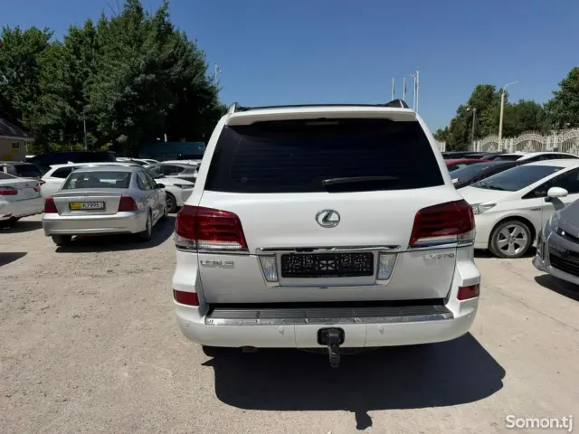 Lexus LX series 2013 · 5.7 AT