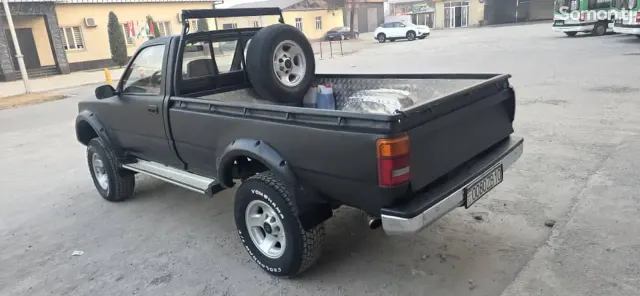 Toyota Hilux 1998 · 2.8 MT