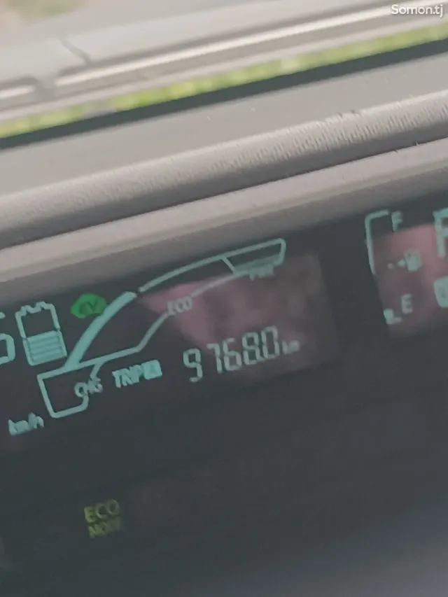 Toyota Aqua 2014 · 1.3 AT