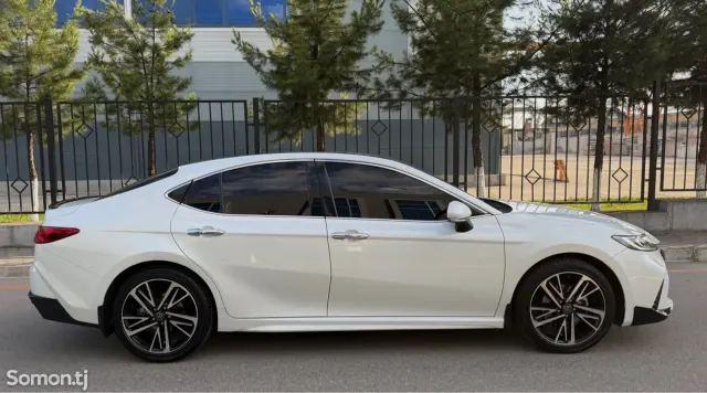 Toyota Camry 2025 · 2.0 AT