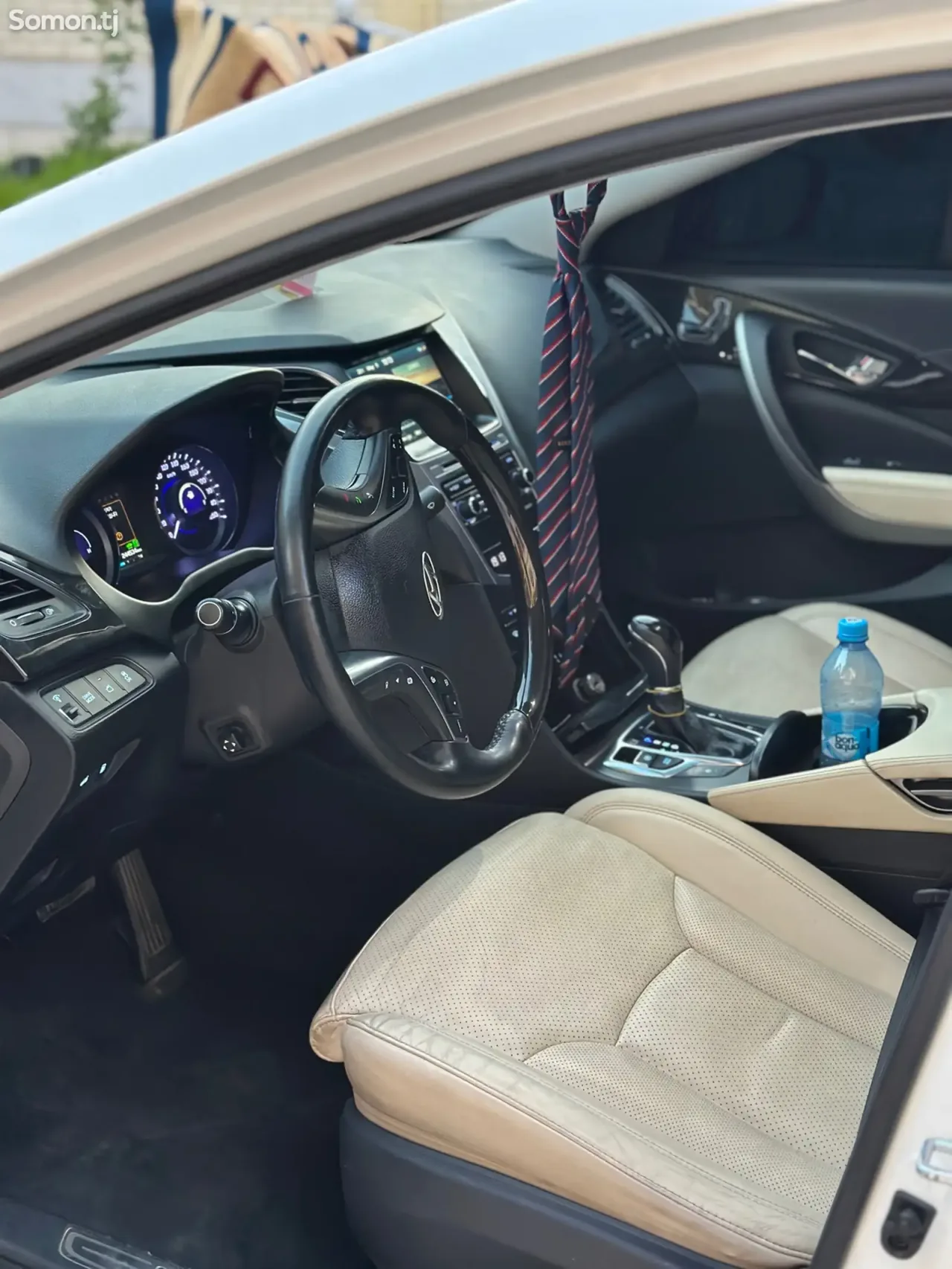 Hyundai Grandeur 2015 · 2.4 AT
