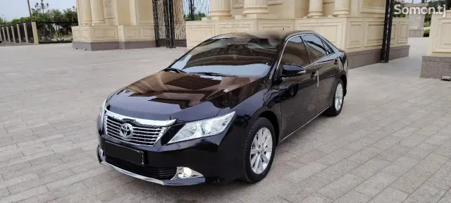 Toyota Camry 2014 · AT