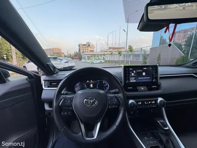 Toyota RAV 4 2020 · 2.5 AT