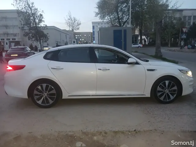 Kia K5 2016 · 2.0 AT