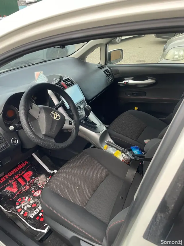 Toyota Auris 2012 · 1.8 AT