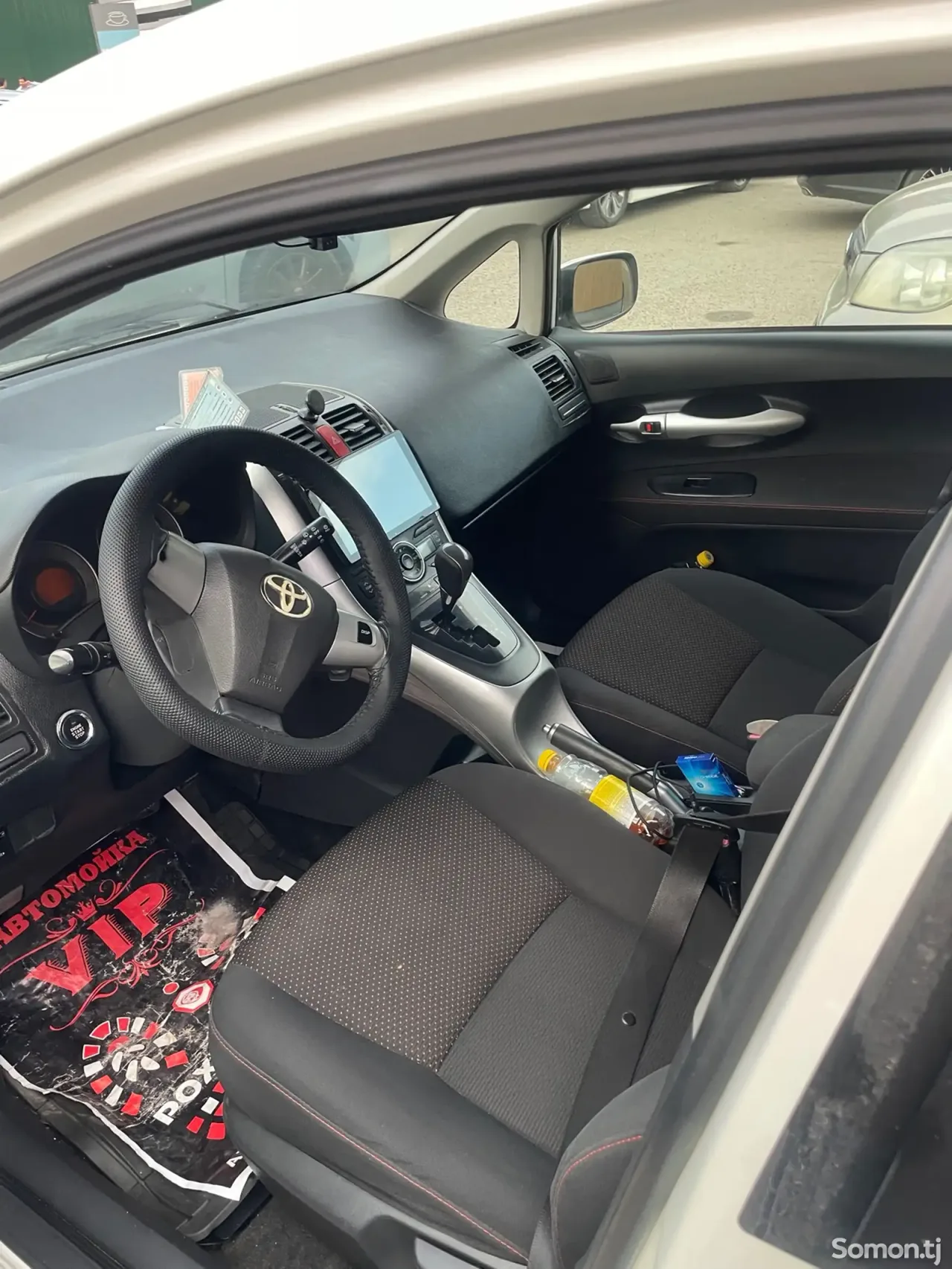 Toyota Auris 2012 · 1.8 AT