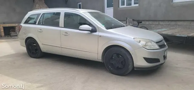 Opel Astra H 2008 · 1.7 MT