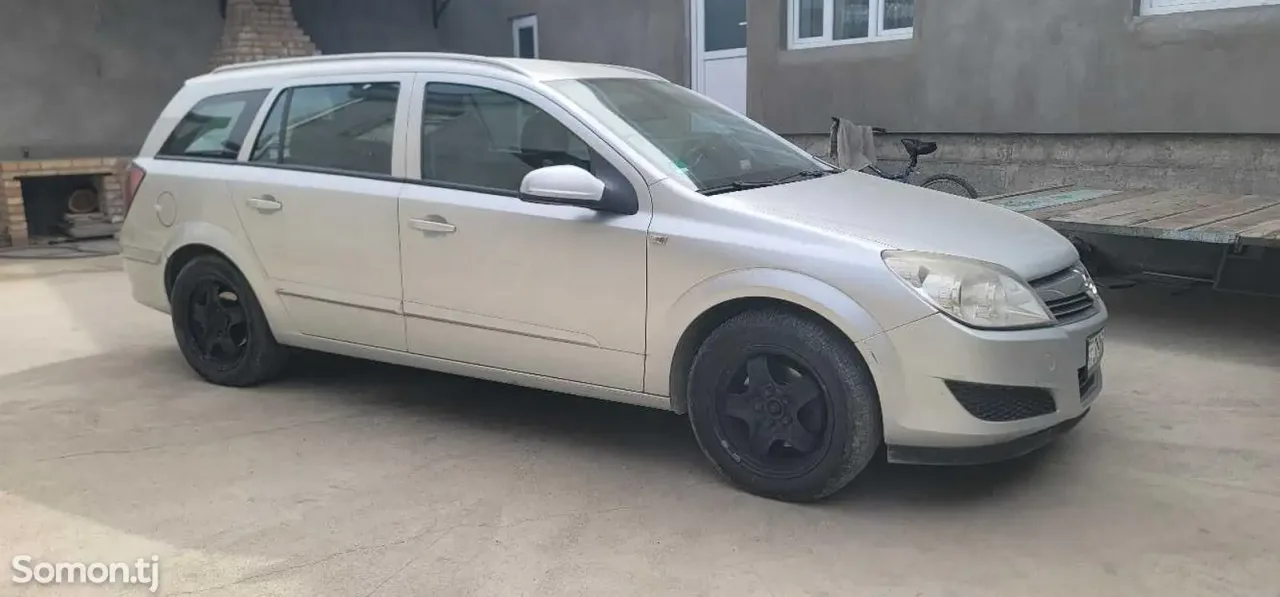 Opel Astra H 2008 · 1.7 MT