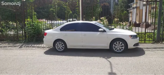Volkswagen Jetta 2011 · 2.5 AT