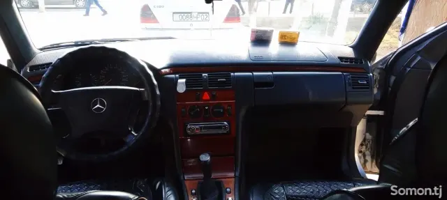 Mercedes-Benz E class 1996 · 2.2 MT