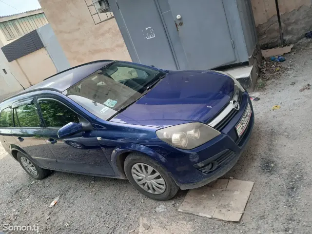 Opel Astra H 2006 · 1.6 MT