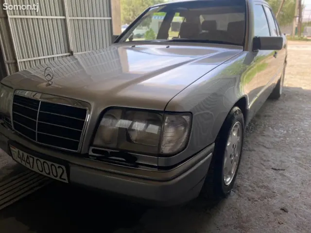 Mercedes-Benz W124 1994 · 2.0 MT