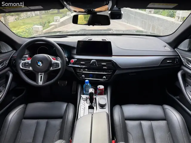 BMW M5 2018 · 4.4 AT