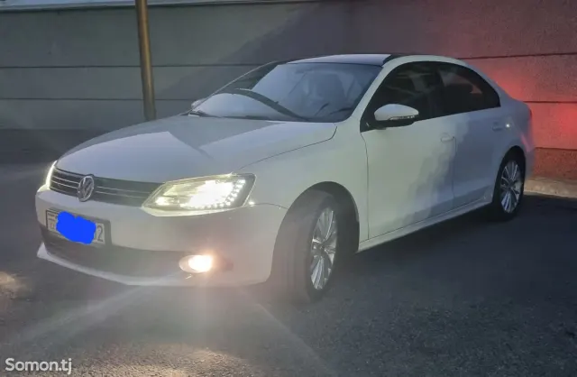 Volkswagen Jetta 2013 · 1.6 AT