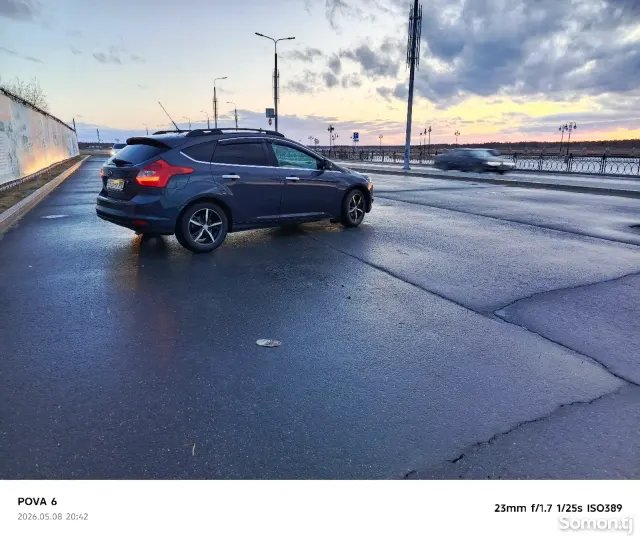 Ford Focus 2012 · 1.6 MT