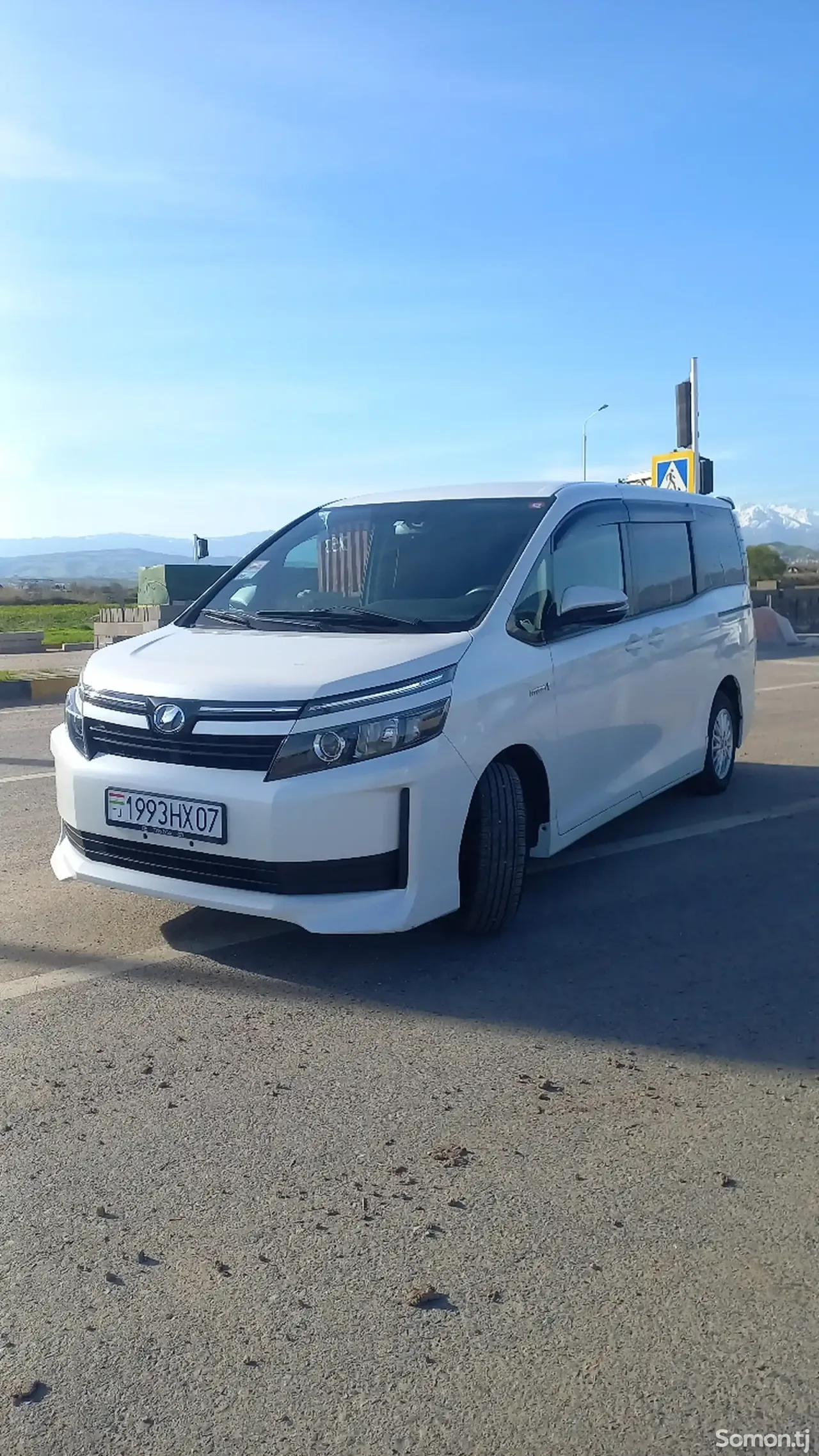Toyota Voxy 2014 · 2.0 CVT