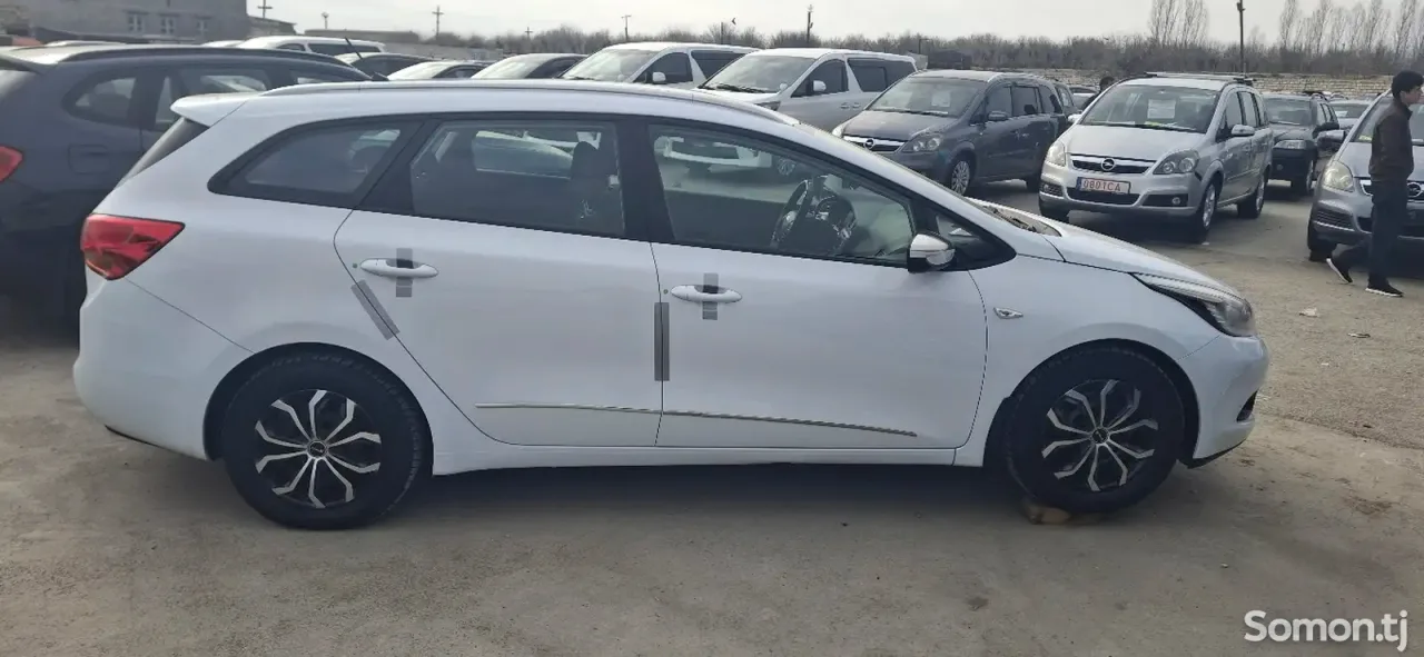 Kia Ceed 2014 · 1.6 MT
