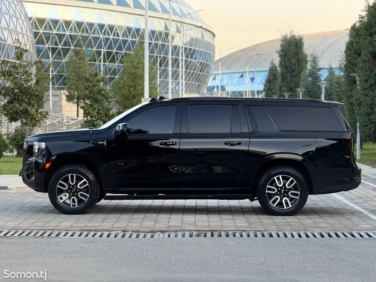 GMC Yukon 2023 · 6.2 AT