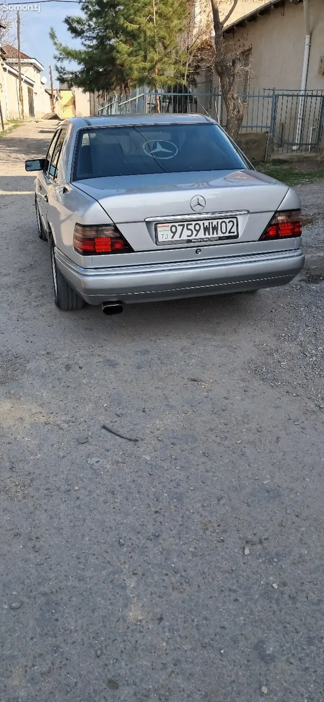 Mercedes-Benz W124 1993 · 2.5 MT