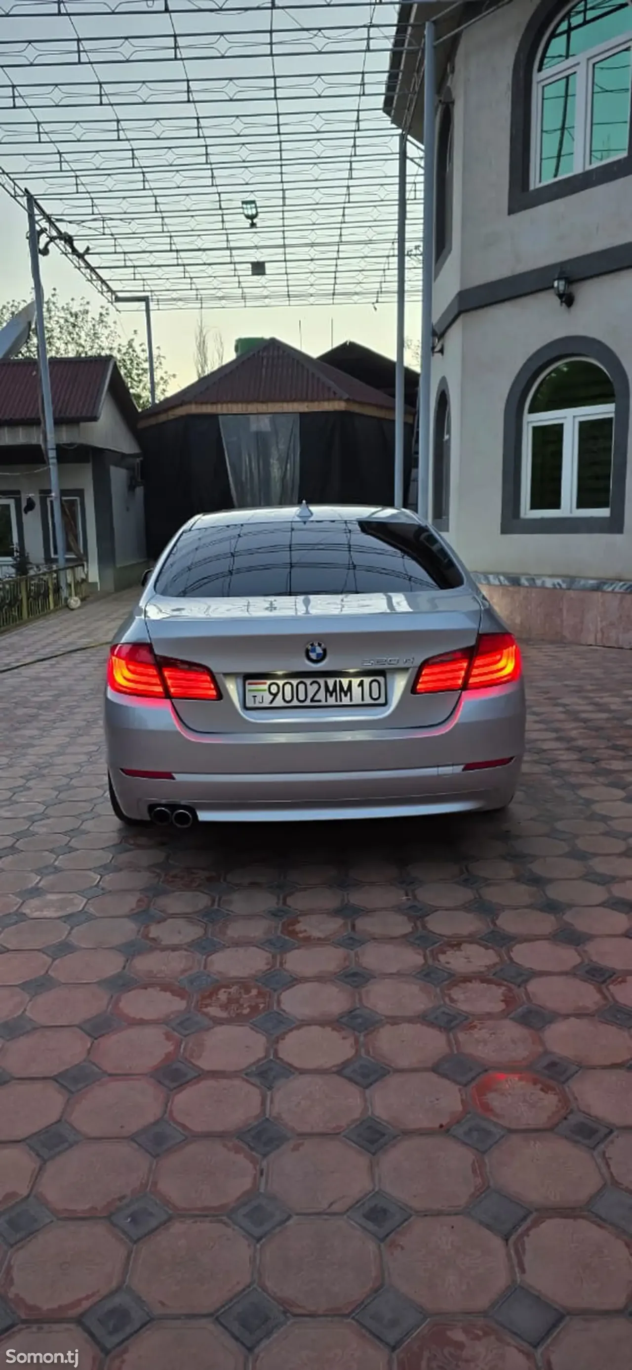 BMW M5 2012 · 2.2 AT
