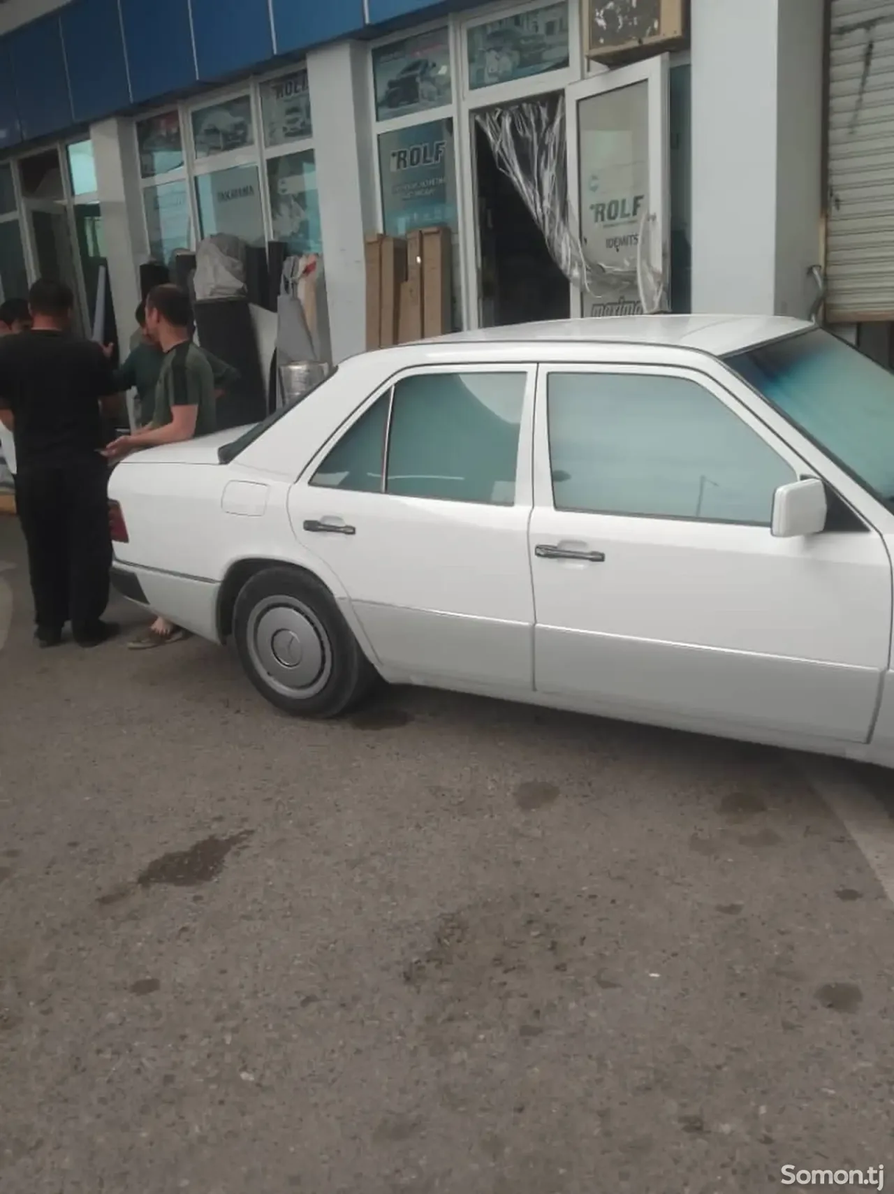 Mercedes-Benz W124 1993 · 2.0 MT