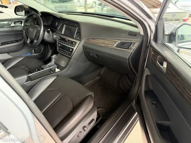 Hyundai Sonata 2014 · 2.4 AT