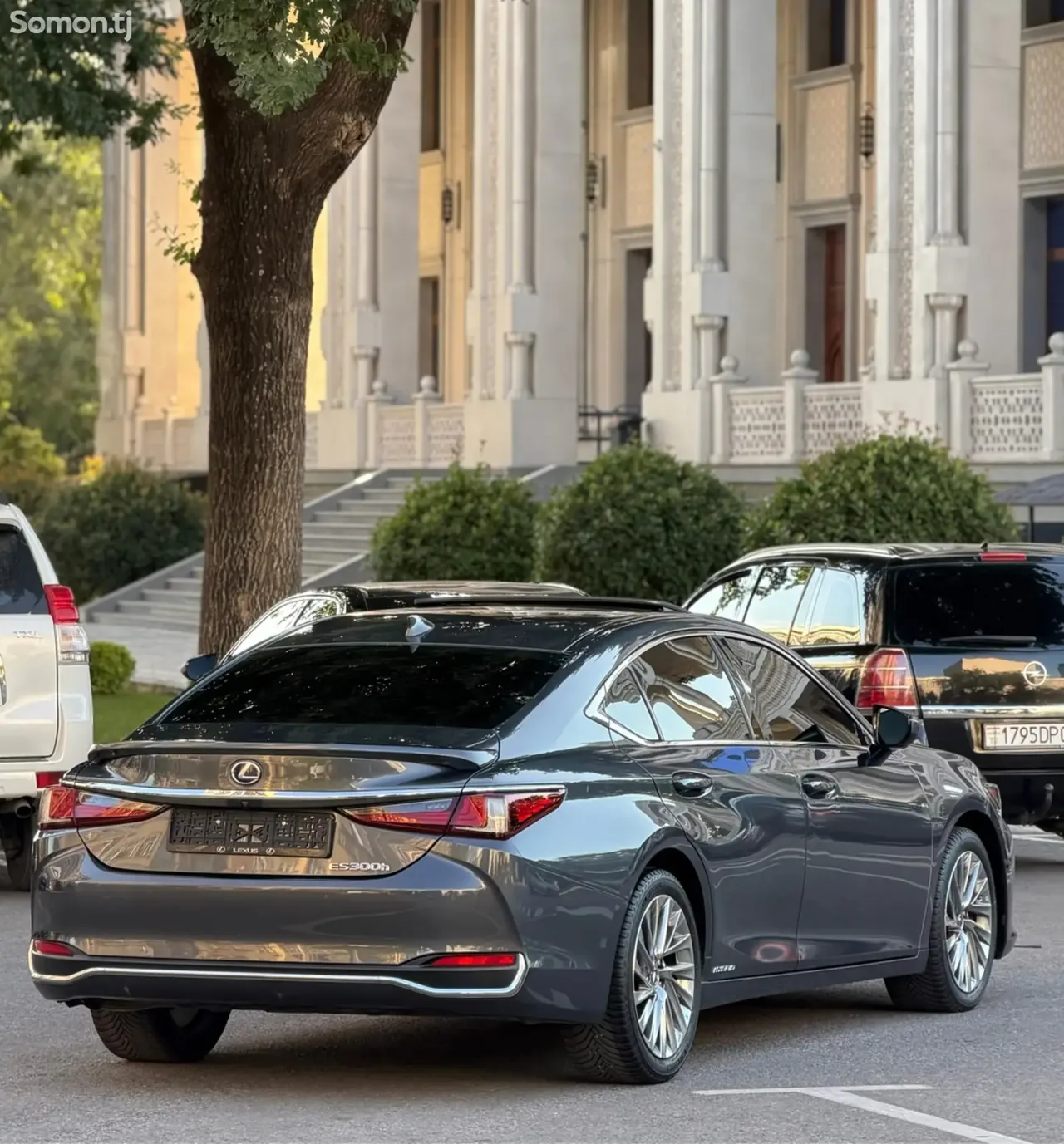 Lexus ES series 2022 · 2.5 AT