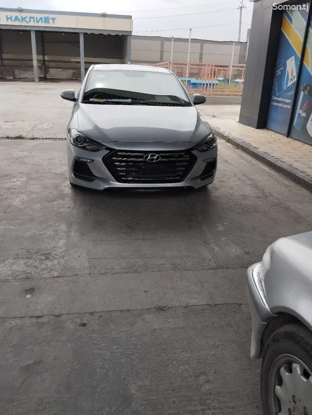 Hyundai Elantra 2017 · 1.6 AT