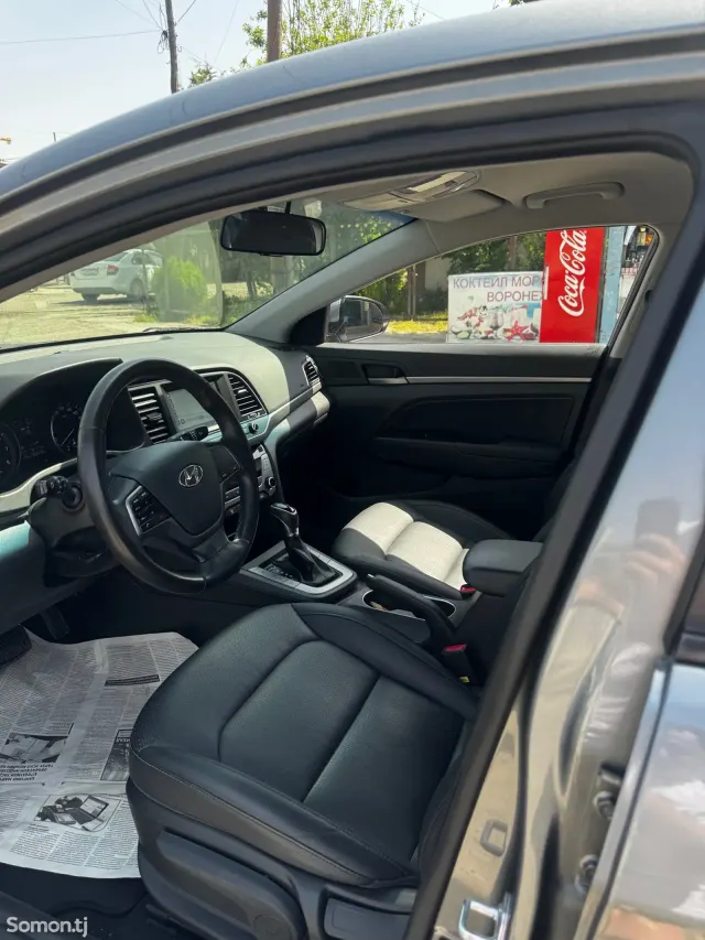 Hyundai Avante 2016 · 1.6 AT