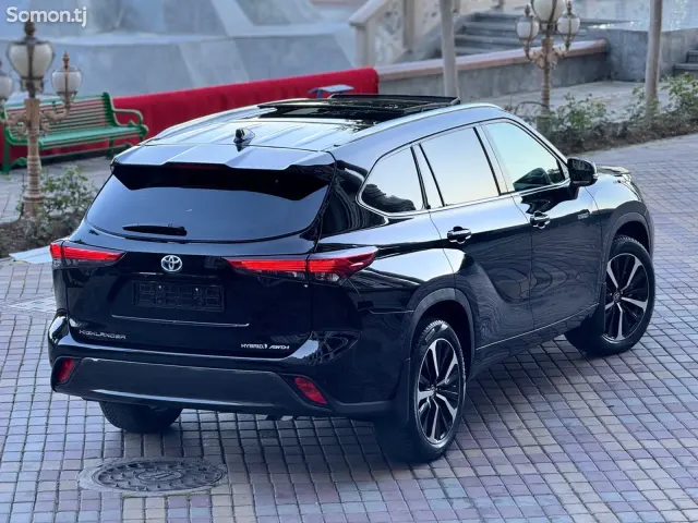Toyota Highlander 2021 · 2.5 AT