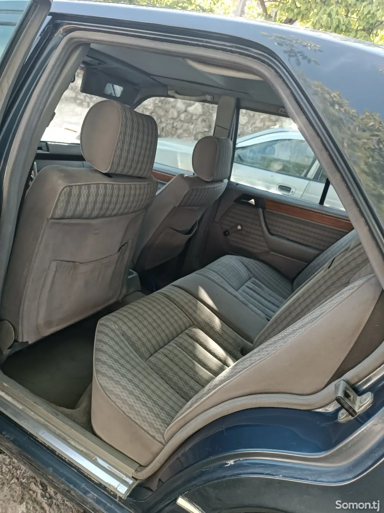 Mercedes-Benz W124 1993 · 2.0 MT