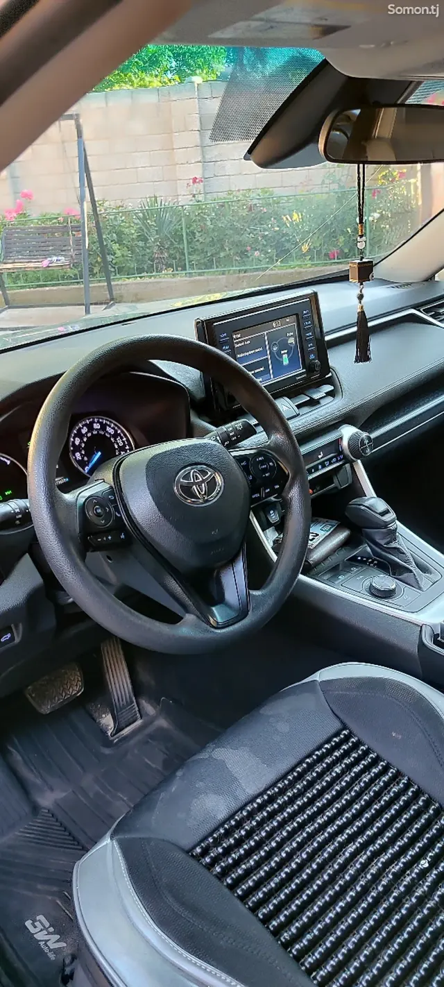 Toyota RAV 4 2022 · 2.5 AT