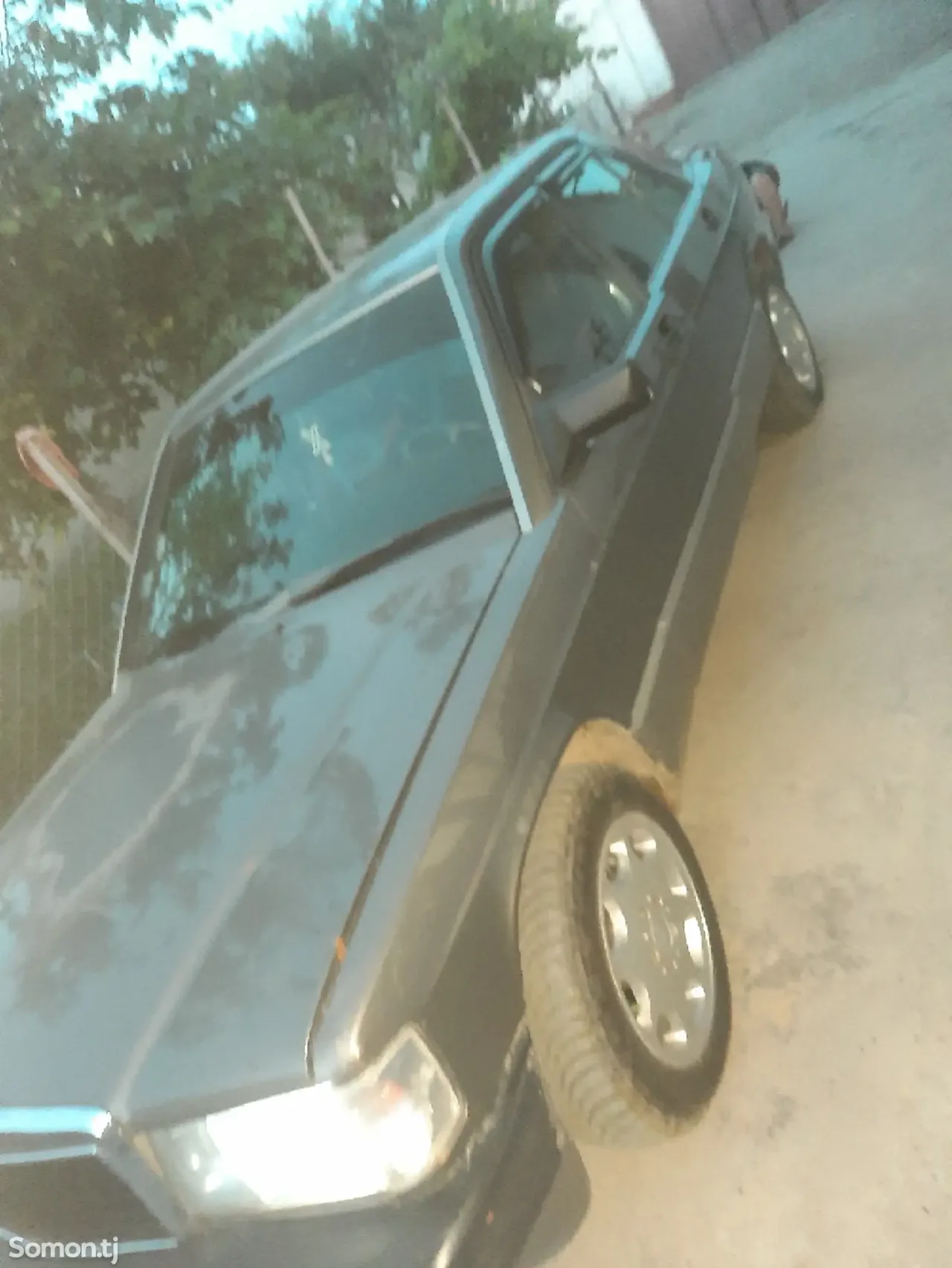 Mercedes-Benz W201 1990 · 2.0 MT