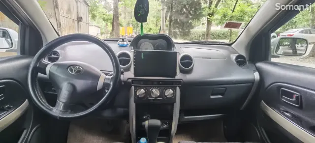 Toyota Ist 2005 · 1.3 AT