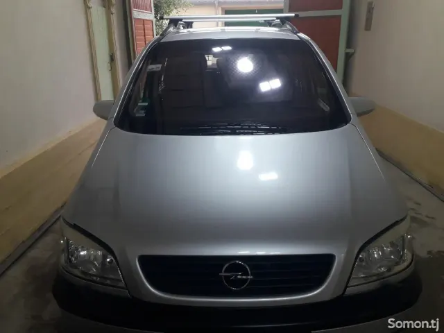 Opel Zafira 2000 · 1.6 MT