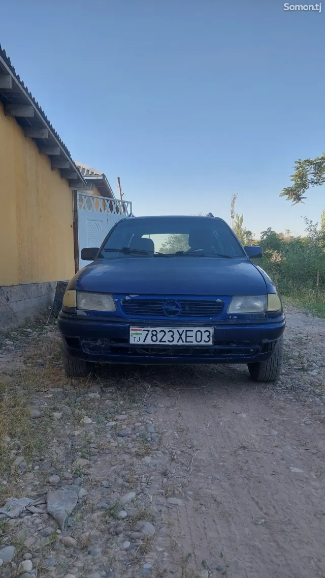 Opel Astra F 1993 · 4.6 AT
