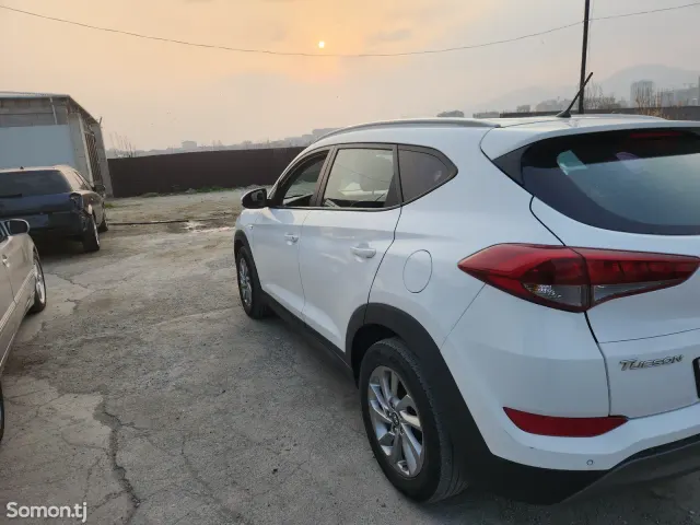 Hyundai Tucson 2015 · 2.0 AT