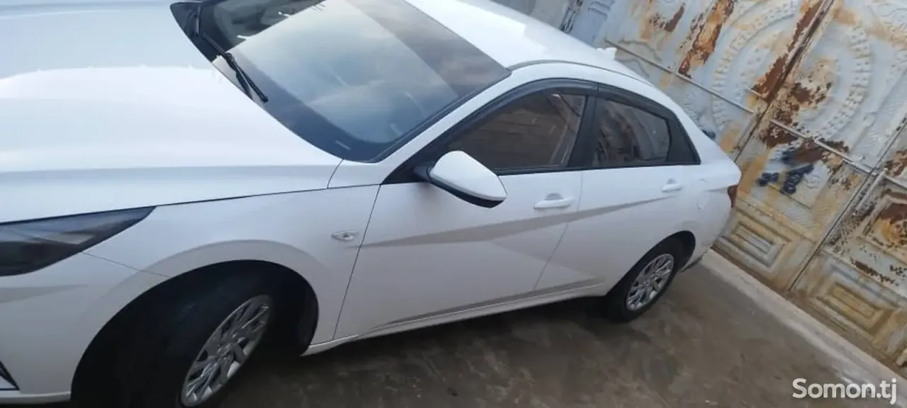 Hyundai Elantra 2022 · 1.6 AT