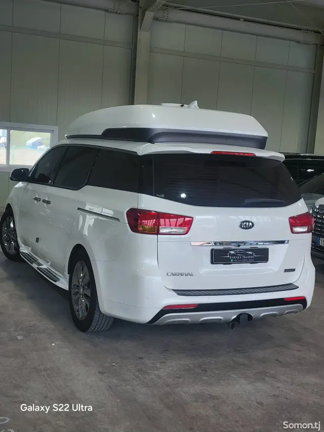 Kia Carnival 2017 · 2.2 AT