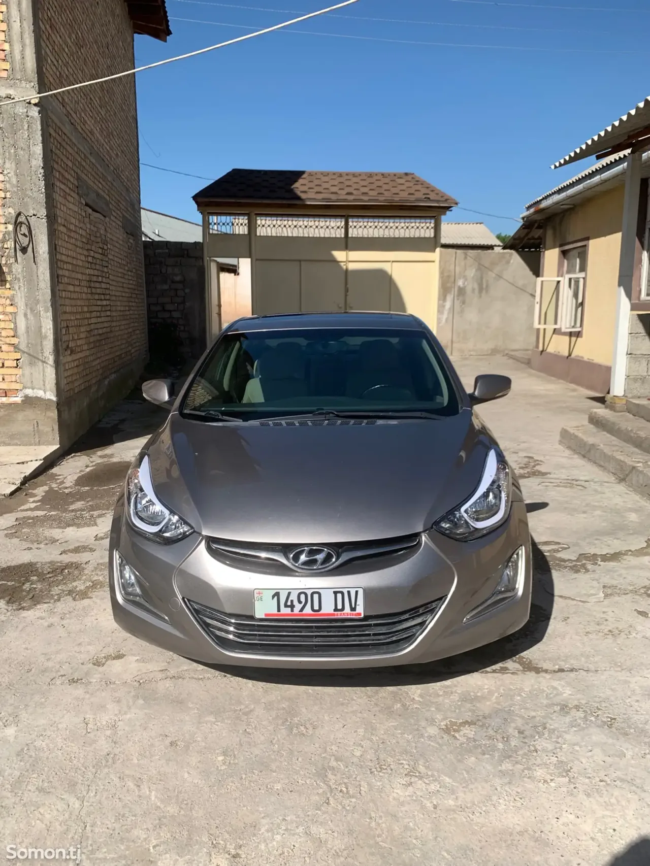 Hyundai Elantra 2015 · 1.8 AT