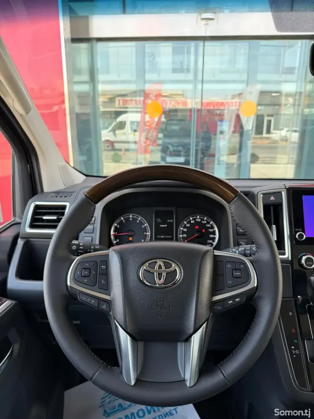 Toyota HiAce 2025 · 3.5 AT